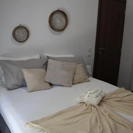 Beautiful Sweet Brown Apartment In The Center Loutraki  Exterior photo