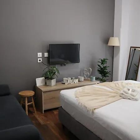 Beautiful Sweet Brown Apartment In The Center Loutraki  Exterior photo