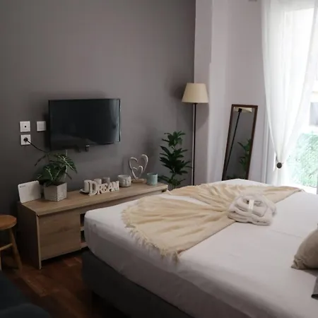 Beautiful Sweet Brown Apartment In The Center Loutraki  Exterior photo